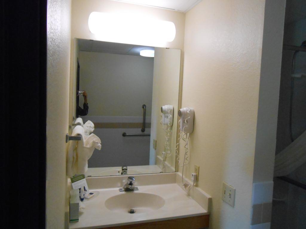 Americinn Lodge & Suites Of Oakdale/St. Paul Стая снимка