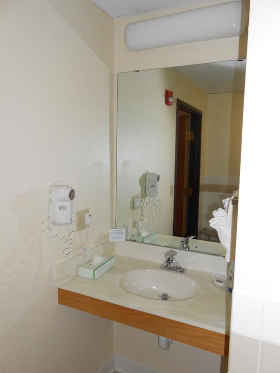 Americinn Lodge & Suites Of Oakdale/St. Paul Стая снимка